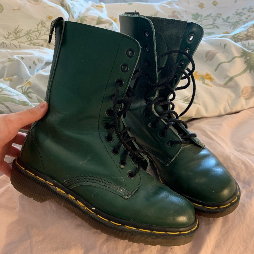 Dr. Martens Oregon duck green boots